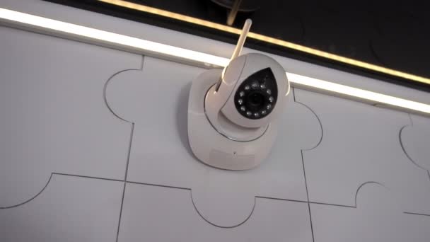 Wireless surveillance camera fixed on ceiling of office close-up — Stock Video