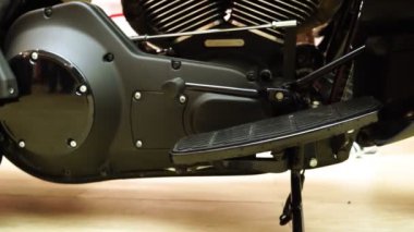 Motosiklet sergisi, eski model motosiklet motoru.