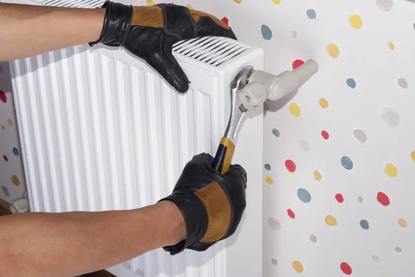 Heating radiator installation — Stock Photo, Image