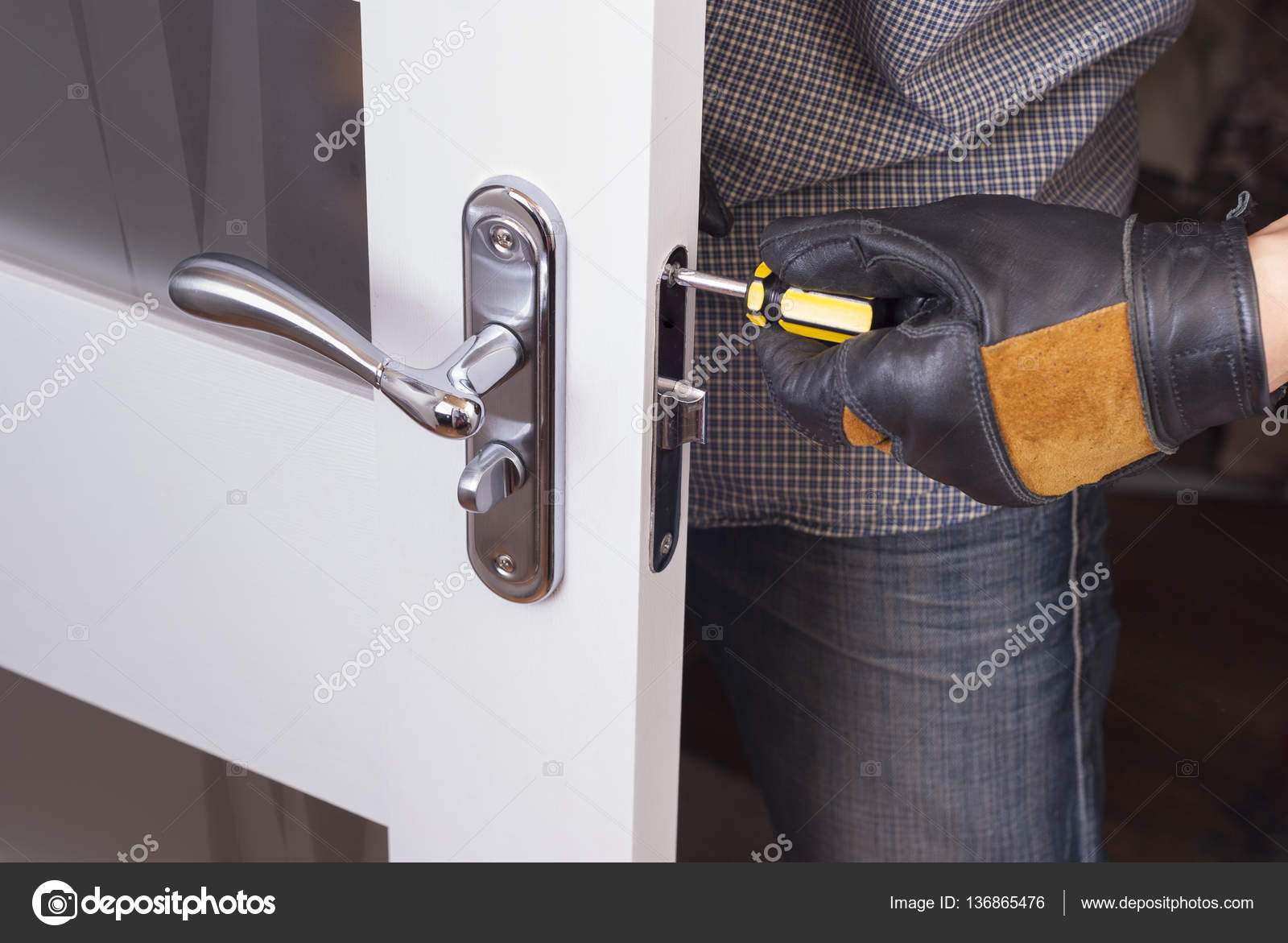 Замки дверные врезные для деревянных входных. Какой замок установить в дверь. Какой замок установить в дверь. Какой замок установить в дверь. Замок щеколда накладной для входной двери.