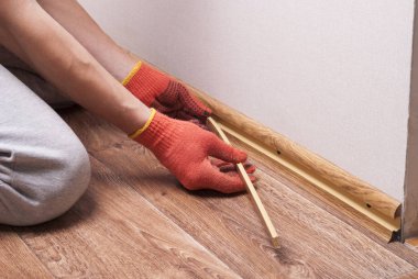 plastik Süpürgelik montajı