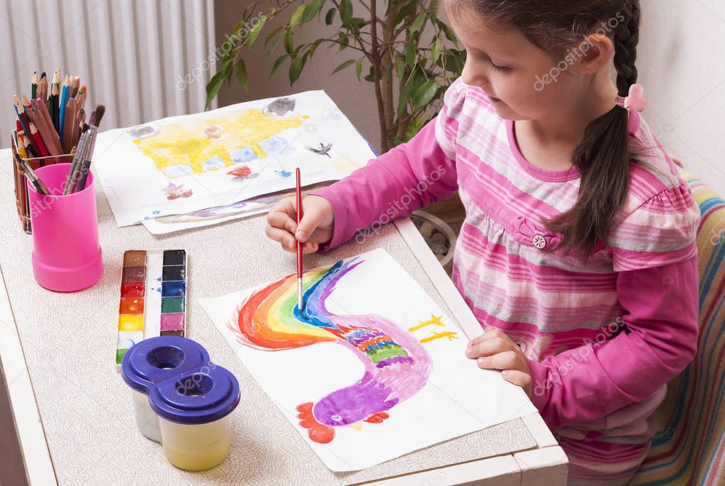 girl draws paints