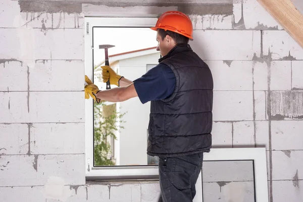 Installazione di finestre in plastica — Foto Stock