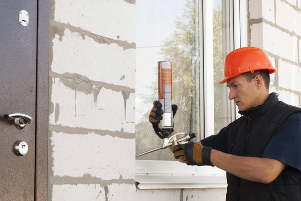 Einbau von Kunststofffenstern — Stockfoto