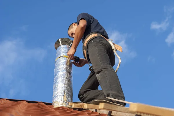 Installation von Lüftungsanlagen — Stockfoto