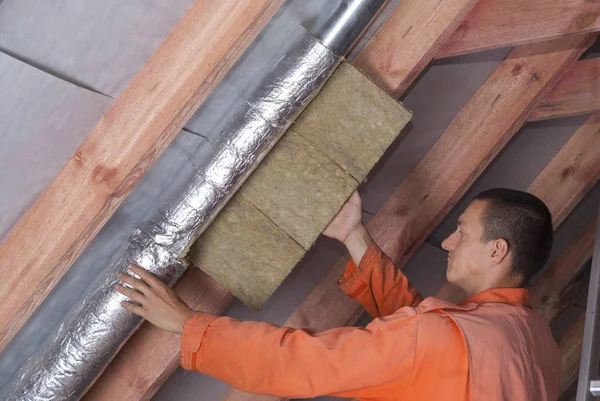 Installazione di sistemi di ventilazione — Foto Stock