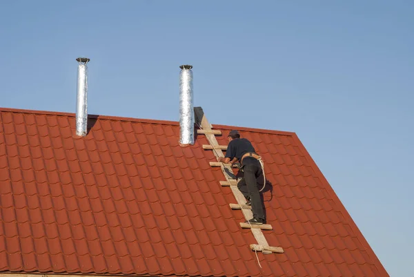 Dutos de ar no telhado — Fotografia de Stock