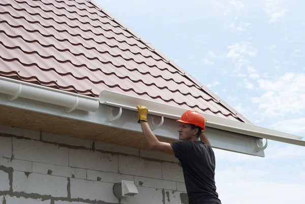 Installation of gutter system — Stock Photo, Image