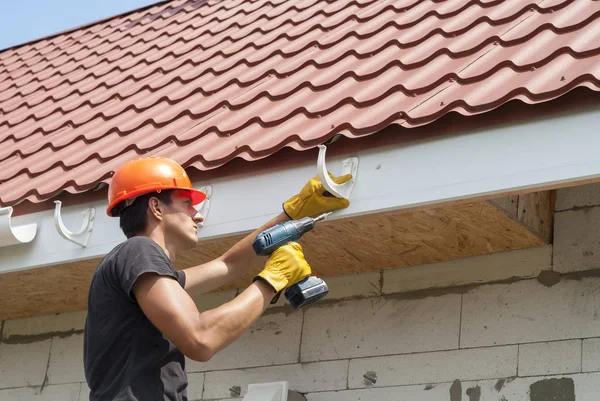 Installation of gutter system — Stock Photo, Image