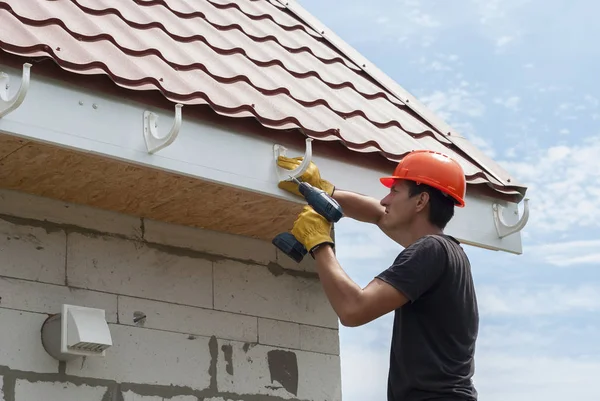 Installation of gutter system — Stock Photo, Image