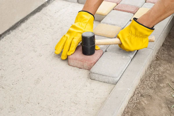 Laying of paving slabs — Stock Photo, Image