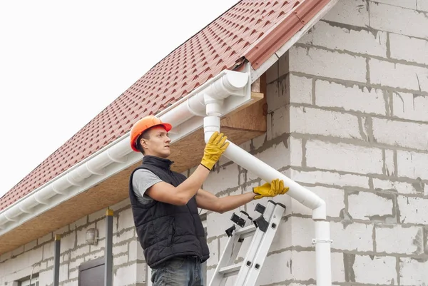 Installation gutter system — Stock Photo, Image