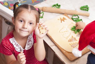 Çocuk hamur işleri hazırlanıyor