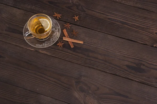 Kopp te på en trä bakgrund — Stockfoto