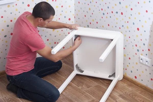 Furniture assembly, table — Stock Photo, Image