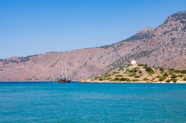 Simi Güzel Ada ve Renkli Mimarlık Binaları, Ege, Yunanistan