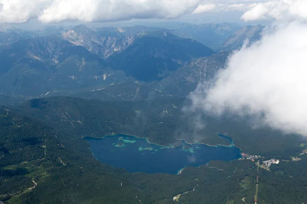 Lihat di danau dari Zugspitze — Stok Foto