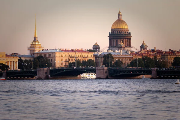 Petersburg September 2019 Isaacs Katedral Sees Fra Neva Admiralitetet Sommersolnedgang – stockfoto