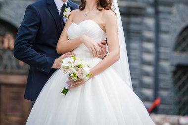 Güzel gelin buketi önce düğün töreni ile