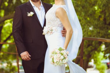 Güzel gelin buketi önce düğün töreni ile