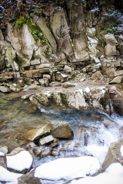 Kış dağ nehir ve orman