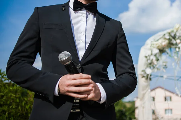 Toastmaster at a wedding. mc. wedding — Stock Photo, Image