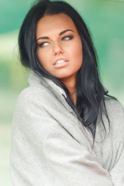 Güzel esmer kız pozlar 