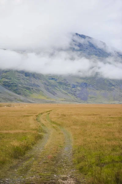 Schöne Landschaft von Island, Geysire, Vulkane, Gletscher, Wasserfälle, Thermalquellen — Stockfoto