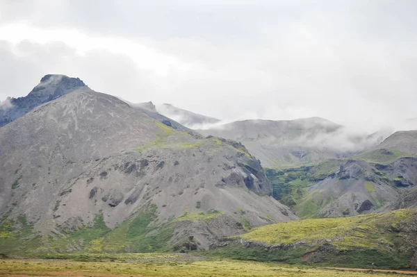 Schöne Landschaft von Island, Geysire, Vulkane, Gletscher, Wasserfälle, Thermalquellen — Stockfoto