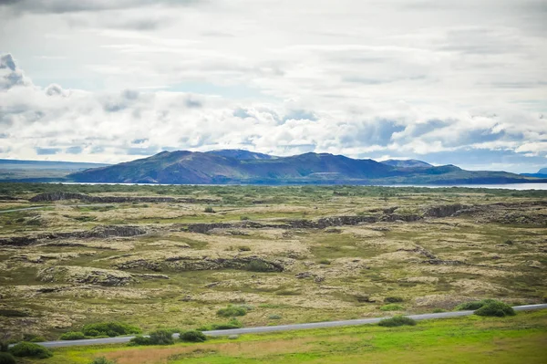 Schöne Landschaft von Island, Geysire, Vulkane, Gletscher, Wasserfälle, Thermalquellen — Stockfoto