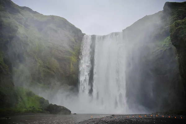 Bellissimo paesaggio dell'Islanda, paesi di geyser, vulcani, ghiacciai, cascate, sorgenti termali — Foto Stock