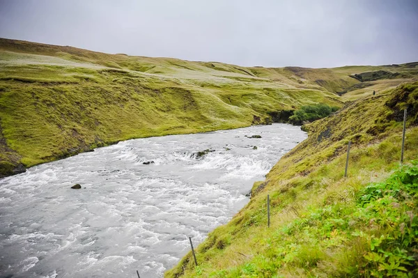 Prachtige landschap van IJsland, land van geisers, vulkanen, gletsjers, watervallen, thermische veren — Stockfoto