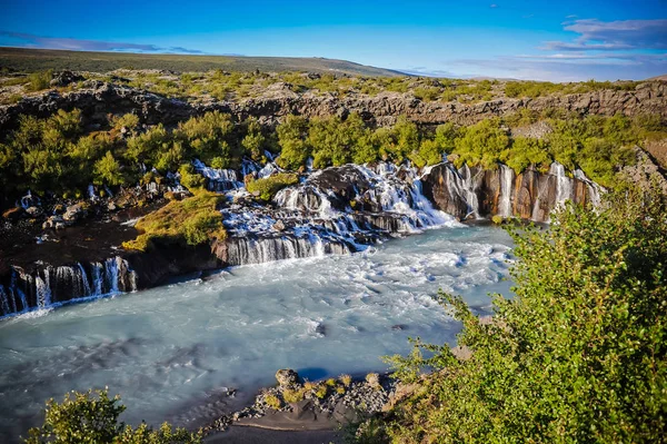Hermoso paisaje de Islandia, países de géiseres, volcanes, glaciares, cascadas, aguas termales — Foto de Stock