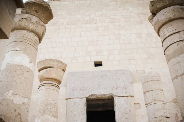 Луксор. Самый большой музей под открытым небом в Египте — стоковое фото