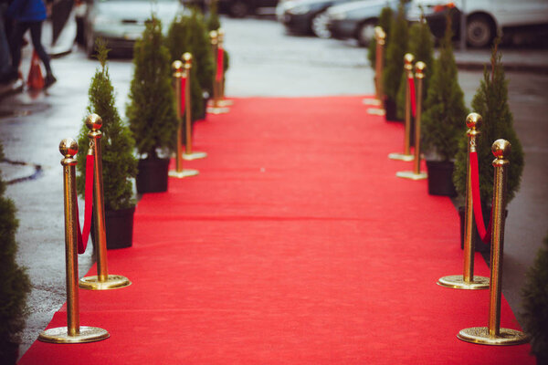 red carpet is traditionally used to mark the route taken by heads of state on ceremonial and formal occasions, and has in recent decades been extended to use by VIPs and celebrities at formal events.