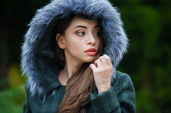 Bela jovem mulher outono retrato — Fotografia de Stock