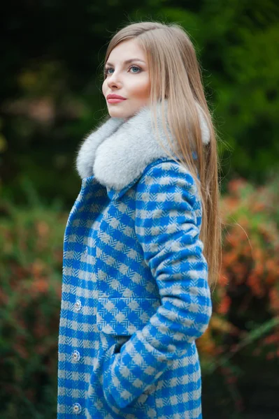 Beautiful young blonde woman wearing fur autumn coat — Stock Photo, Image