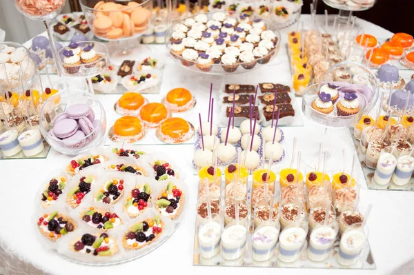 Big Wedding Candies Table — Stock Photo, Image