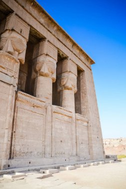 Dendera. Mısır. Luxor. Ünlü eski bina