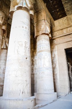 Dendera. Mısır. Luxor. Ünlü eski bina