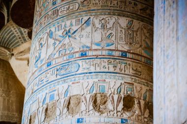 Dendera. Mısır. Luxor. Ünlü eski bina