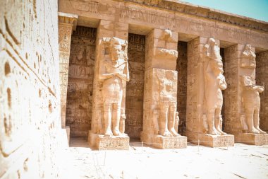 Dendera. Mısır. Luxor. Ünlü eski bina