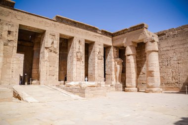 Dendera. Mısır. Luxor. Ünlü eski bina