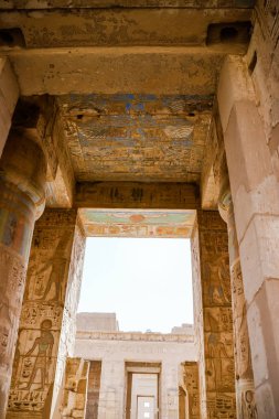 Dendera. Mısır. Luxor. Ünlü eski bina