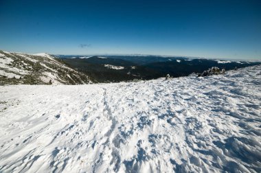 Güzel kış dağlar. Karlı natiaonal doğa parkı