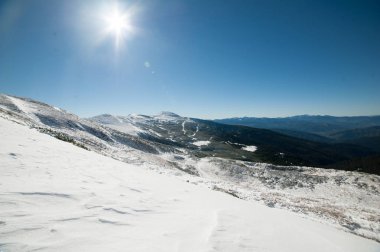 Güzel kış dağlar. Karlı natiaonal doğa parkı