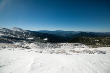 Güzel kış dağlar. Karlı natiaonal doğa parkı