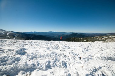 Güzel kış dağlar. Ulusal Doğa Parkı. Karlı kış