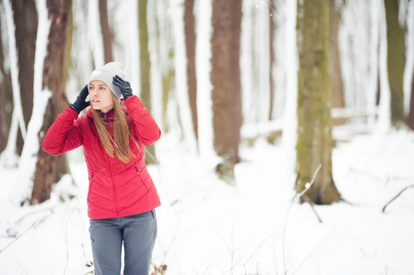 Winter Hike Mountains Warm Modern Tourist Clothes Woman Hike — Stock Photo, Image