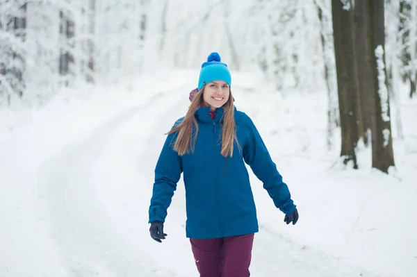 Winter Hike Mountains Warm Modern Tourist Clothes Woman Hike — Stock Photo, Image